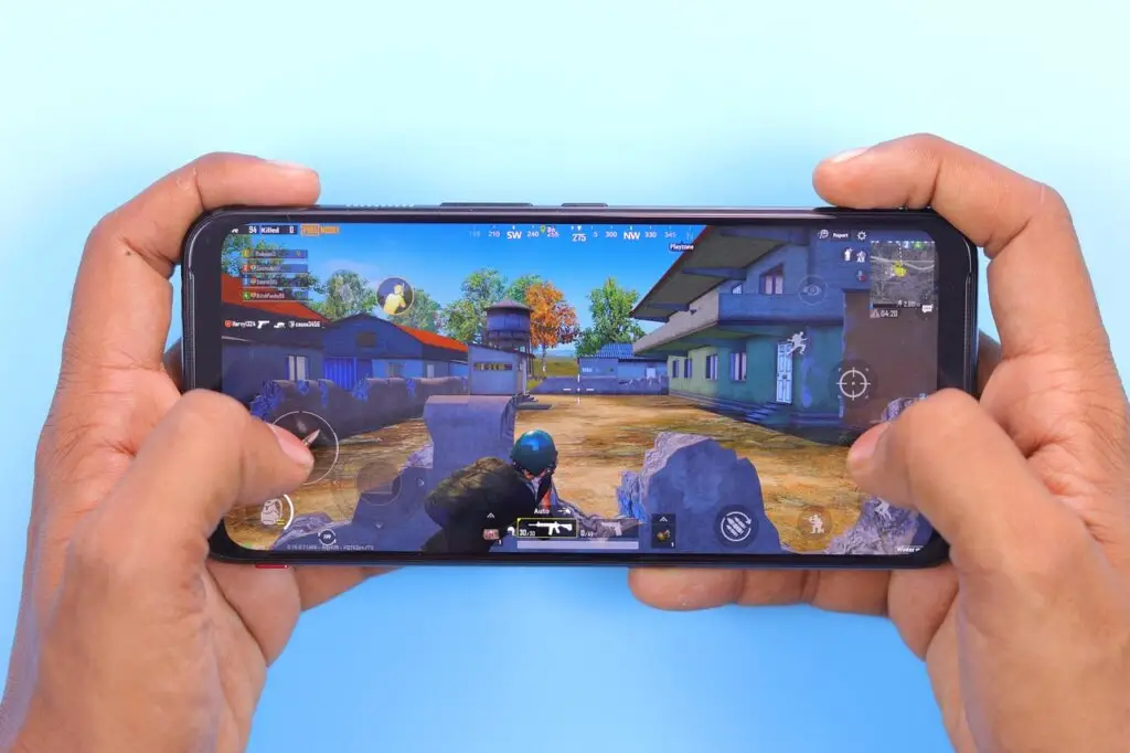 iPhone 16 vs iPhone 17 side by side comparison for mobile gaming performance